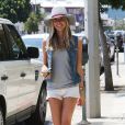  Kristin Cavallari se promene dans les rues de West Hollywood, le 31 juillet 2013.&nbsp; 