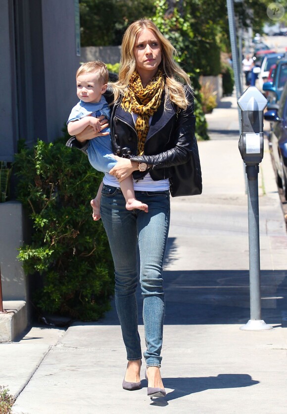 Kristin Cavallari passe la journee avec son fils Camden a West Hollywood, le 30 juillet 2013