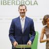 Le roi Felipe VI et la reine Letizia d'Espagne présidaient le 9 juillet 2015 la remise des bouses de la compagnie Iberdrola, lors d'une cérémonie à la maison de l'Amérique à Madrid.