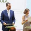 Le roi Felipe VI et la reine Letizia d'Espagne présidaient le 9 juillet 2015 la remise des bouses de la compagnie Iberdrola, lors d'une cérémonie à la maison de l'Amérique à Madrid.