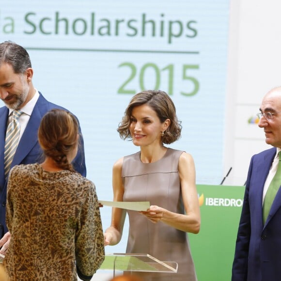 Le roi Felipe VI et la reine Letizia d'Espagne présidaient le 9 juillet 2015 la remise des bouses de la compagnie Iberdrola, lors d'une cérémonie à la maison de l'Amérique à Madrid.