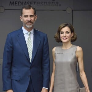 La reine Letizia et le roi Felipe VI d'Espagne prenaient part le 9 juillet 2015 à la célébration des 25 ans de la chaîne Telecinco au siège de Mediaset Espagne, à Madrid