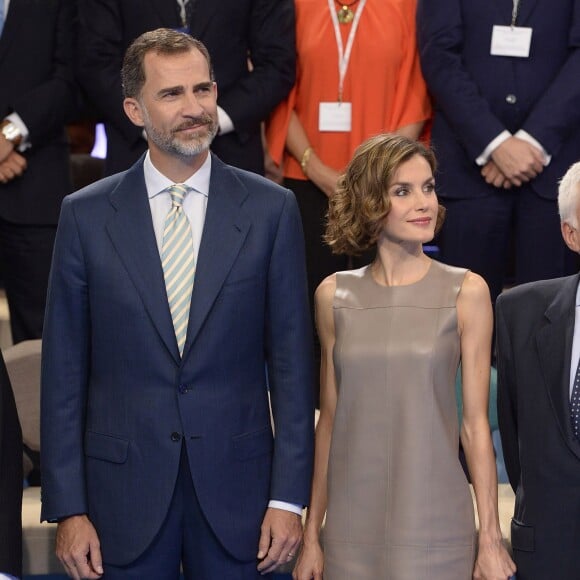 La reine Letizia et le roi Felipe VI d'Espagne prenaient part le 9 juillet 2015 à la célébration des 25 ans de la chaîne Telecinco au siège de Mediaset Espagne, à Madrid