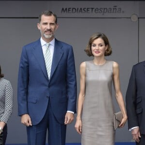 La reine Letizia et le roi Felipe VI d'Espagne prenaient part le 9 juillet 2015 à la célébration des 25 ans de la chaîne Telecinco au siège de Mediaset Espagne, à Madrid