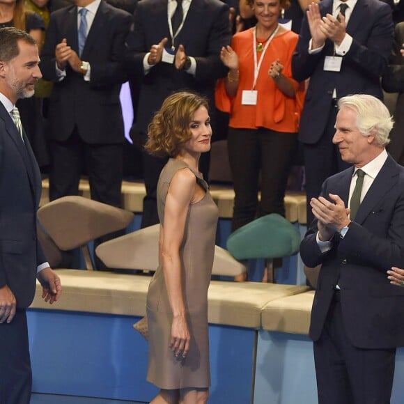 La reine Letizia et le roi Felipe VI d'Espagne prenaient part le 9 juillet 2015 à la célébration des 25 ans de la chaîne Telecinco au siège de Mediaset Espagne, à Madrid