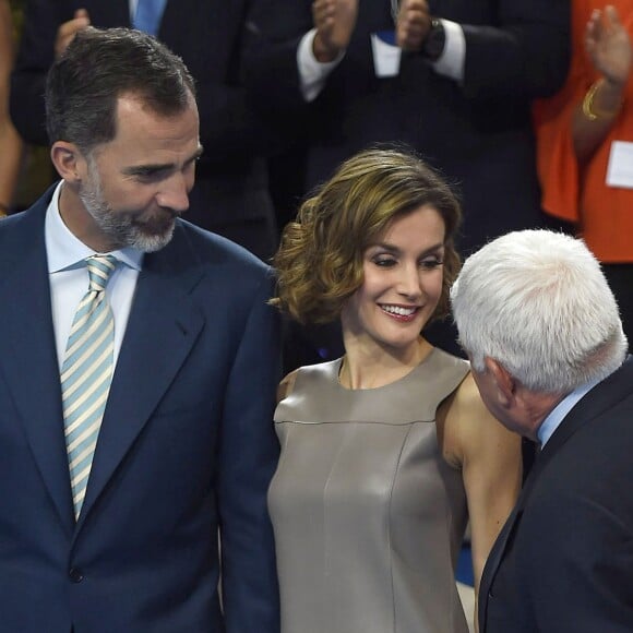 La reine Letizia et le roi Felipe VI d'Espagne prenaient part le 9 juillet 2015 à la célébration des 25 ans de la chaîne Telecinco au siège de Mediaset Espagne, à Madrid