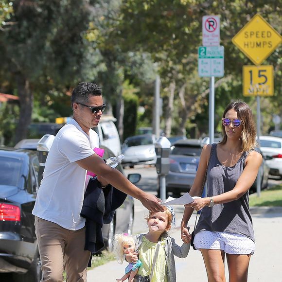 Jessica Alba et Cash Warren accompagnés de leur fille Haven vont soutenir l'aînée Honor qui joue dans sa première pièce à Beverly Hills, Los Angeles, le 11 juillet 2015