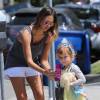 Jessica Alba et sa fille Haven vont soutenir l'aînée Honor qui joue dans sa première pièce à Beverly Hills, Los Angeles, le 11 juillet 2015