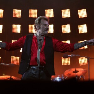 Exclusif - Johnny Hallyday sur scène lors de son premier concert, à Nîmes le 2 juillet 2015.