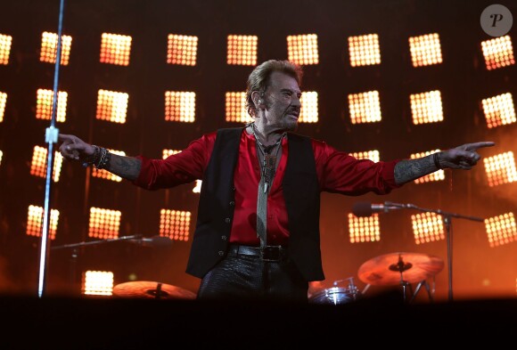 Exclusif - Johnny Hallyday sur scène lors de son premier concert, à Nîmes le 2 juillet 2015.