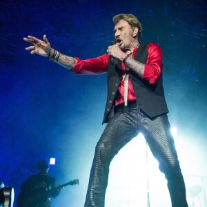 Exclusif - Johnny Hallyday sur scène lors de son premier concert, à Nîmes le 2 juillet 2015.