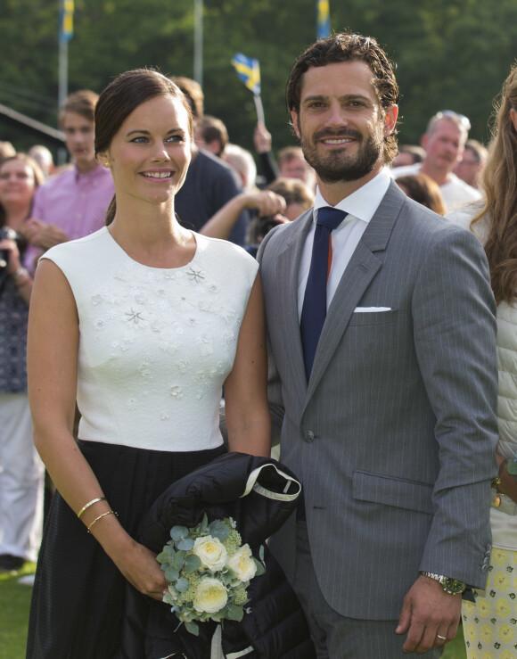 Le prince Carl Philip et la princesse Sofia de Suède, un mois après leur mariage et fraîchement rentrés de lune de miel, ont pris part aux festivités pour le 38e anniversaire de la princesse Victoria, le 14 juillet 2015 à Borgholm, sur l'île d'Öland.