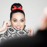 Katy Perry : Mère Noël en avance, elle prépare sa garde-robe des fêtes