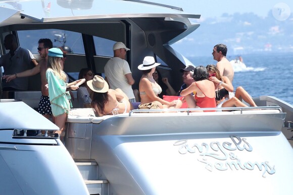 Antonio Banderas et sa compagne Nicole Kimpel jouent les touristes à Ischia le 14 juillet 2015.