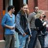 David Guetta se promène avec des amis dans les rues de New York, le 30 octobre 2014  