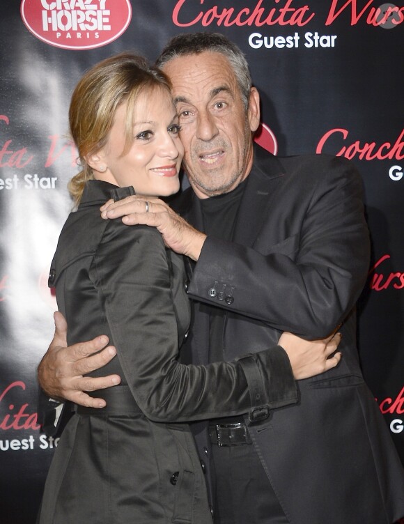 Thierry Ardisson et sa femme Audrey Crespo-Mara, au Crazy Horse à Paris le 9 novembre 2014.