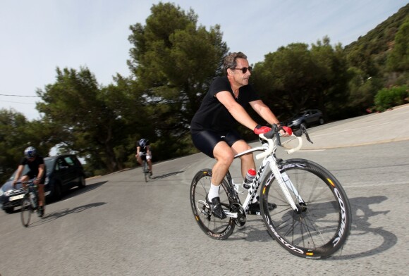 Nicolas Sarkozy à vélo dans la forêt des Maures, Le Lavandou, le 7 juillet 2014.