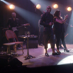 Image de Sofia N Friends, court métrage réalisé par Stéphane Sennour et coproduit par Adrien Galo mettant en scène Sofia Essaïdi au Divan du Monde.