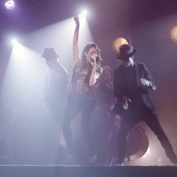 Image de Sofia N Friends, court métrage réalisé par Stéphane Sennour et coproduit par Adrien Galo mettant en scène Sofia Essaïdi au Divan du Monde.