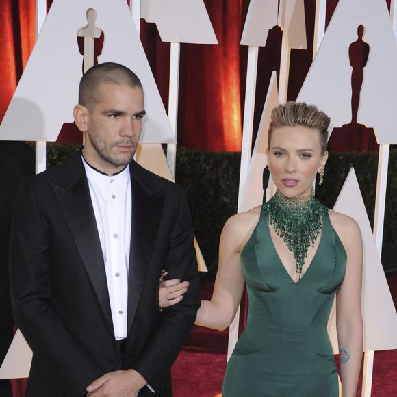 Scarlett Johansson et son mari Romain Dauriac, à la 87ème cérémonie des Oscars à Hollywood, le 22 février 2015.