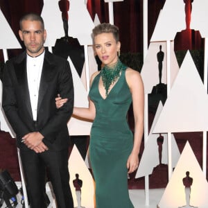 Scarlett Johansson et son mari Romain Dauriac, à la 87ème cérémonie des Oscars à Hollywood, le 22 février 2015.
