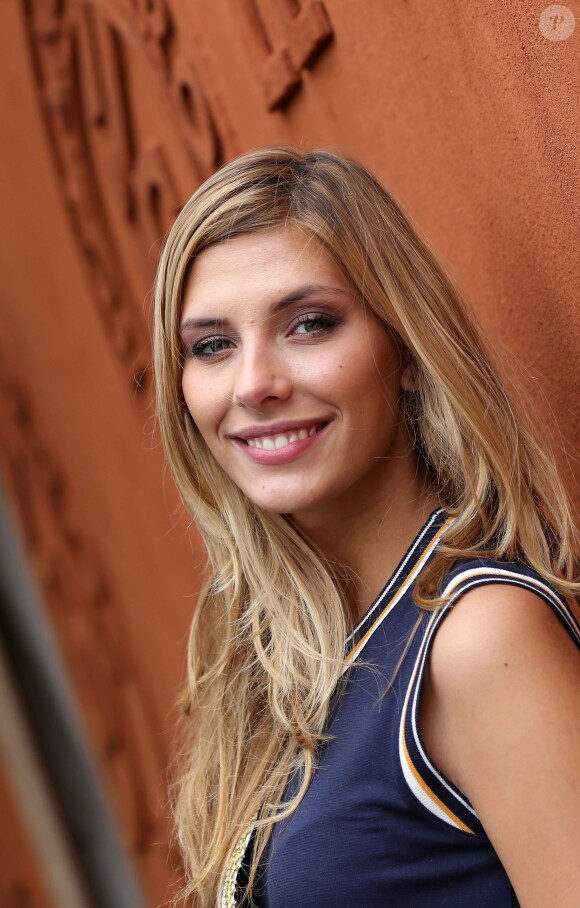 Camille Cerf (Miss France 2015) - People dans le village lors du tournoi de tennis de Roland-Garros à Paris, le 2 juin 2015.