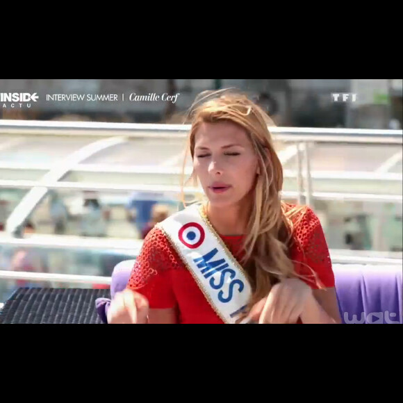 Camille Cerf, Miss France 2015, fait de drôles de confidences à Christophe Beaugrand dans 50 min inside sur TF1, le 19 juillet 2015.