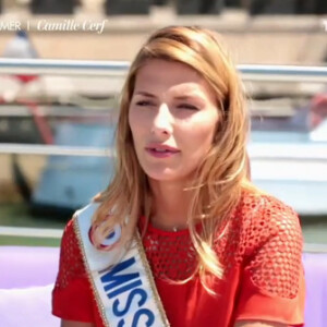 Camille Cerf fait de drôles de confidences à Christophe Beaugrand dans 50 min inside sur TF1, le 19 juillet 2015.