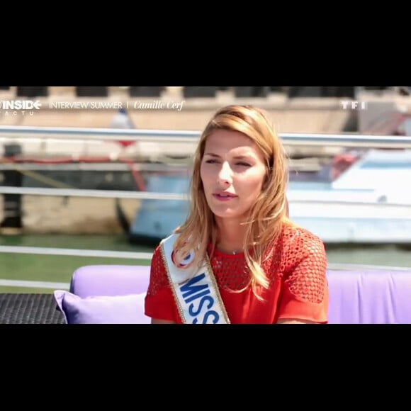 Camille Cerf fait de drôles de confidences à Christophe Beaugrand dans 50 min inside sur TF1, le 19 juillet 2015.