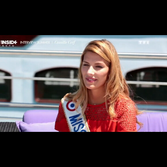 Camille Cerf fait de drôles de confidences à Christophe Beaugrand dans 50 min inside sur TF1, le 19 juillet 2015.
