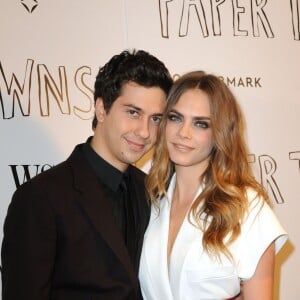 Nat Wolff et Cara Delevingne assistent à une projection du film 'La face cachée de Margo' organisé par le Wall Street Journal et la marque de bijoux Forevermark au London Hotel. West Hollywood, Los Angeles, le 18 juillet 2015.