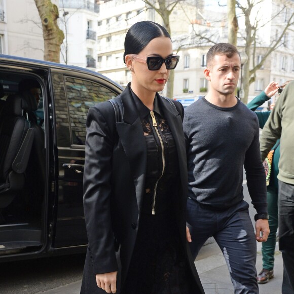 Katy Perry arrive au restaurant L'Avenue à Paris. Le 8 mars 2015 