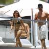 LeAnn Rimes et son mari Eddie Cibrian profitent d'une belle journée ensoleillée au bord d'une piscine à Miami, le 19 juillet 2015.