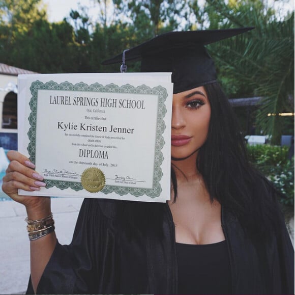 Kylie Jenner fête l'obtention de son diplôme chez sa mère, Kris Jenner. Los Angeles, le 23 juillet 2015.