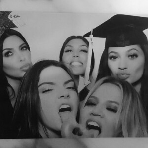 Les soeurs Kardashian (Kim, Kourtney et Khloé) et Jenner à la soirée de remise de diplôme de Kendall et Kylie. Los Angeles, le 23 juillet 2015.