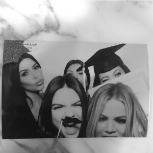 Les soeurs Kardashian (Kim, Kourtney et Khloé) et Jenner à la soirée de remise de diplôme de Kendall et Kylie. Los Angeles, le 23 juillet 2015.