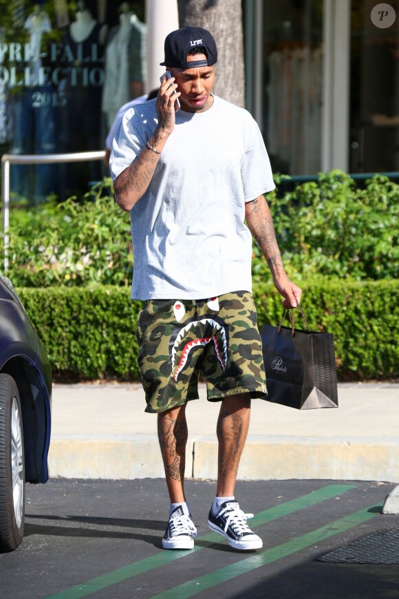 Tyga quitte la bijouterie Polacheck's au centre commercial The Commons à Calabasas, Los Angeles, le 23 juillet 2015.