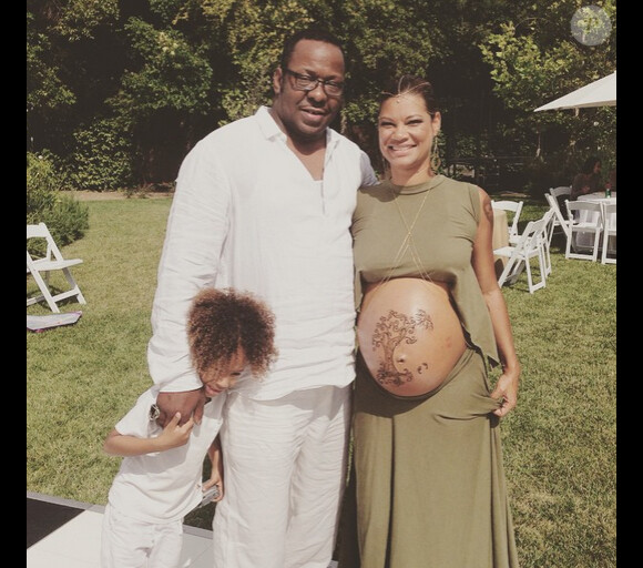 Sa fille Bobbi Kristina toujours inconsciente, Bobby Brown fête la baby-shower de son futur bébé avec sa femme Alicia et leur fils Cassius. Sur Instagram, le 18 mai 2015