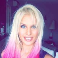 Adixia : Après Paga, elle ose une nouvelle coiffure très colorée !