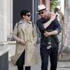 Exclusif - Ginnifer Goodwin et Josh Dallas se promènent avec leur fils Oliver dans les rues de West Hollywood, le 10 avril 2015