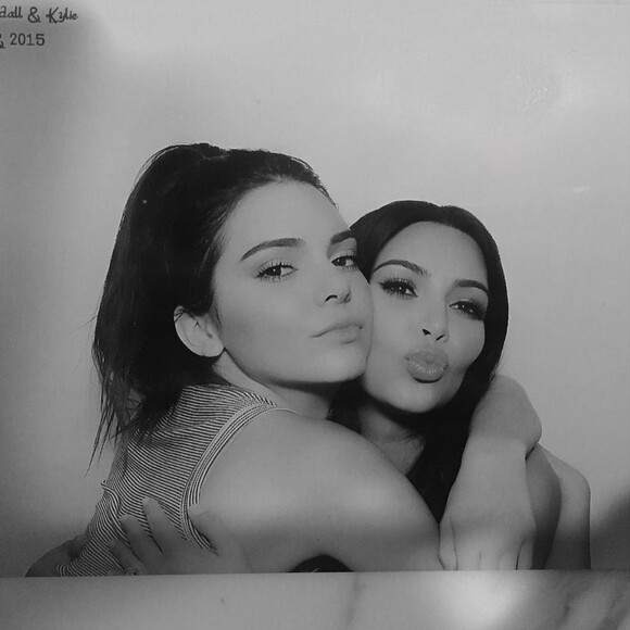 Kylie Jenner : les photos de la soirée pour sa remise de diplôme, à Los Angeles, le 23 juillet 2015. Ici, Kim Kardashian et Kendall Jenner