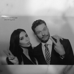 Kylie Jenner : les photos de la soirée pour sa remise de diplôme, à Los Angeles, le 23 juillet 2015. Ici, Kim Kardashian et Ryan Seacrest