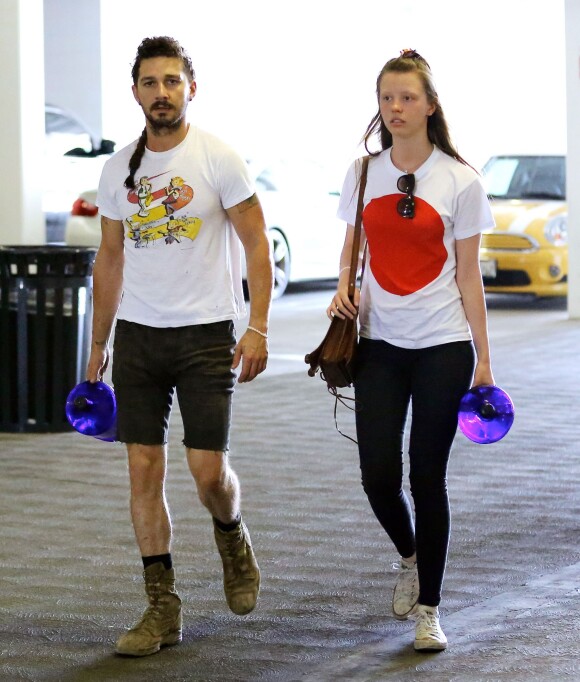 Exclusif - Shia LaBeouf et sa petite-amie Mia Goth se rendent à leur cours de gym à Studio City, le 3 mai 2015. 
