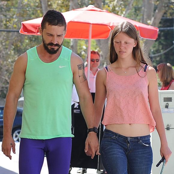 Shia LaBeouf et sa petite amie Mia Goth vont prendre leur petit déjeuner à Los Angeles le 6 septembre 2014.