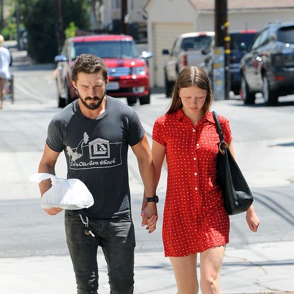 Shia Labeouf et sa compagne Mia Goth sont allés chercher à manger au restaurant mexicain "Poquito Mas" à Studio City le 18 août 2014.