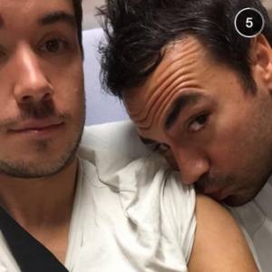 Alex Goude au chevet de son mari Romain. Juillet 2015