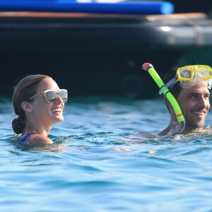 Olivia Palermo et son mari Johannes Huebl en vacances à Ibiza le 27 juillet 2015.