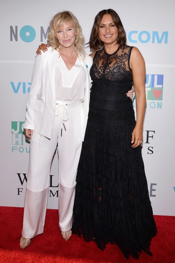 Kelli Giddish et Mariska Hargitay (New York : Unité Spéciale) lors d'un gala de bienfaisance à New York le 6 mai 2015. Mariée le 20 juin 2015, l'interprète d'Amanda Rollins est enceinte de son premier enfant.