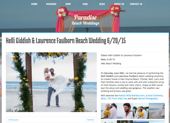 Kelli Giddish (New York : Unité Spéciale) s'est mariée le 20 juin 2015 avec son compagnon Lawrence Faulborne sur une plage de Floride, avec le concours de Paradise Beach Weddings.