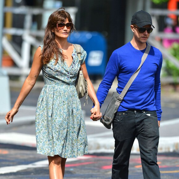 Helena Christensen et son petit ami Paul Banks se promènent en amoureux à New York Le 31 mai 2014
